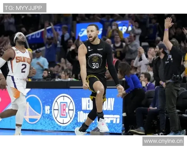 假期学习不放松库里首节火力全开轰下11分展现超强状态 假期学习不放松库里首节火力全开轰下11分展现超强状态