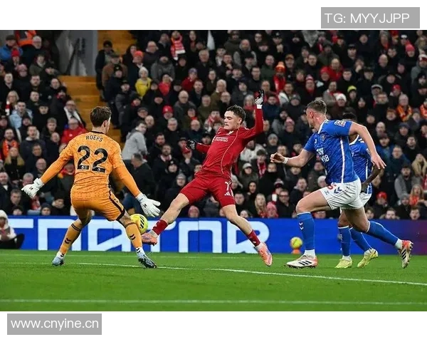 维尔茨精准横传加克波失误伊萨克射门偏出引发球迷失望 维尔茨精准横传加克波失误伊萨克射门偏出引发球迷失望