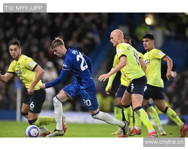 切尔西备战强敌帕尔默训练场重聚埃斯特旺畅谈战术心得 切尔西备战强敌帕尔默训练场重聚埃斯特旺畅谈战术心得