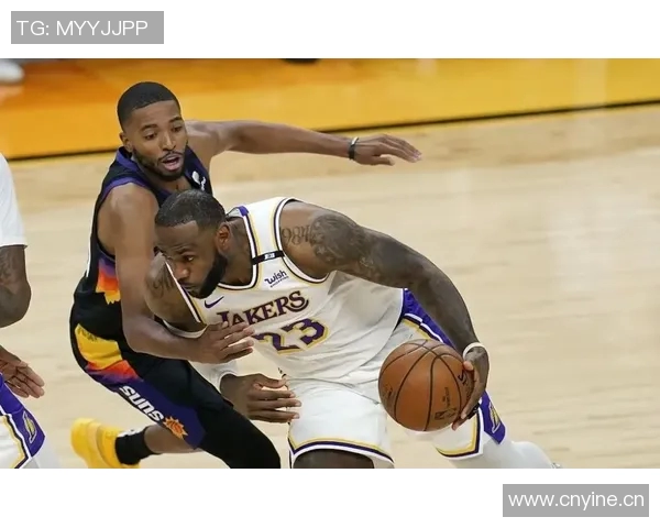 布克回应三分犯规争议称需查规则手册并提及狄龙被詹姆斯撞倒事件 布克回应三分犯规争议称需查规则手册并提及狄龙被詹姆斯撞倒事件